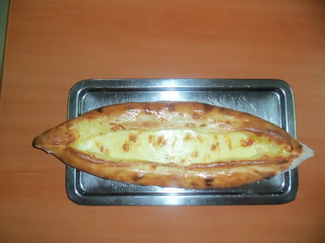 Kaşarlı Pide