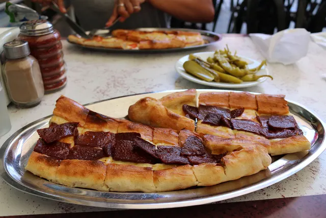 Sucuklu Yumurtalı Pide